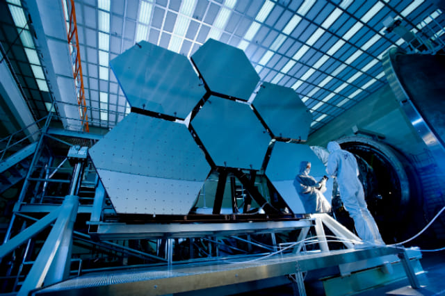 OEMs and suppliers collaborate to assess and track quality using certificates and metrics across the supply chain